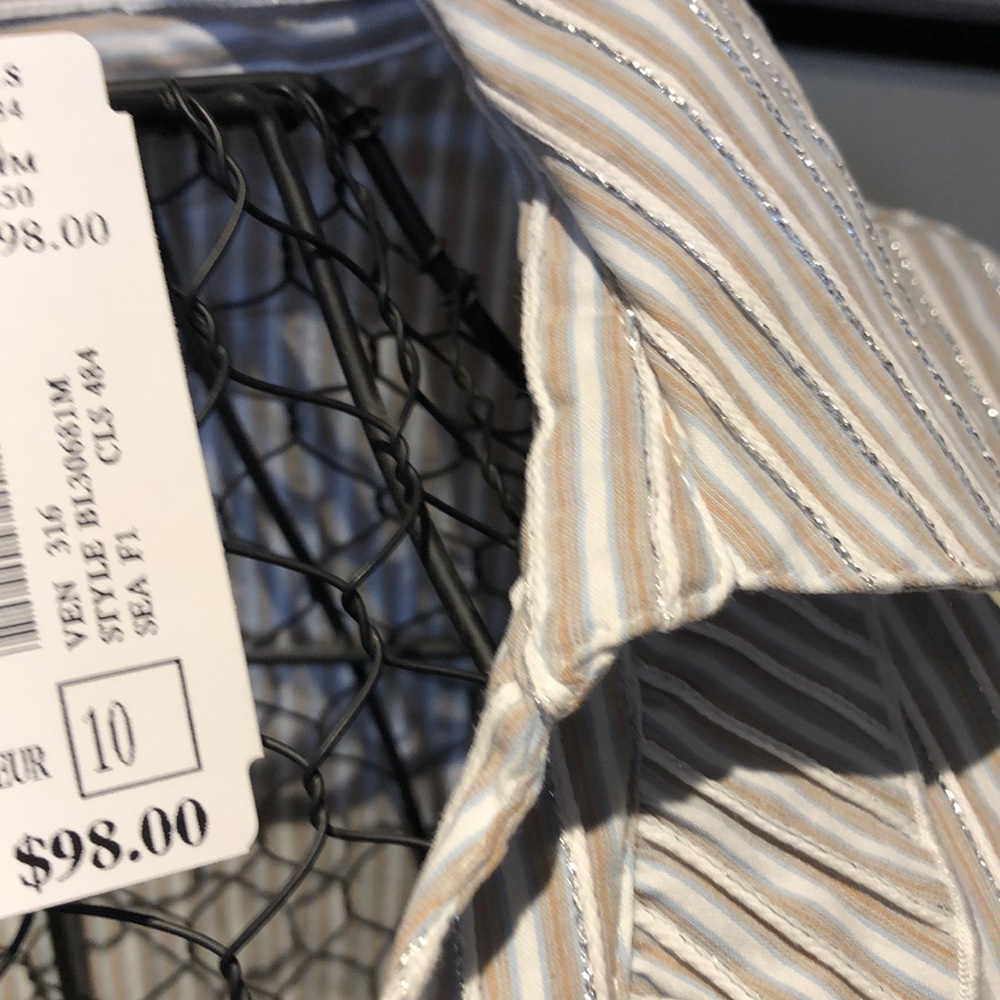 Pretty silver threaded shirt. - Picture 4 of 7